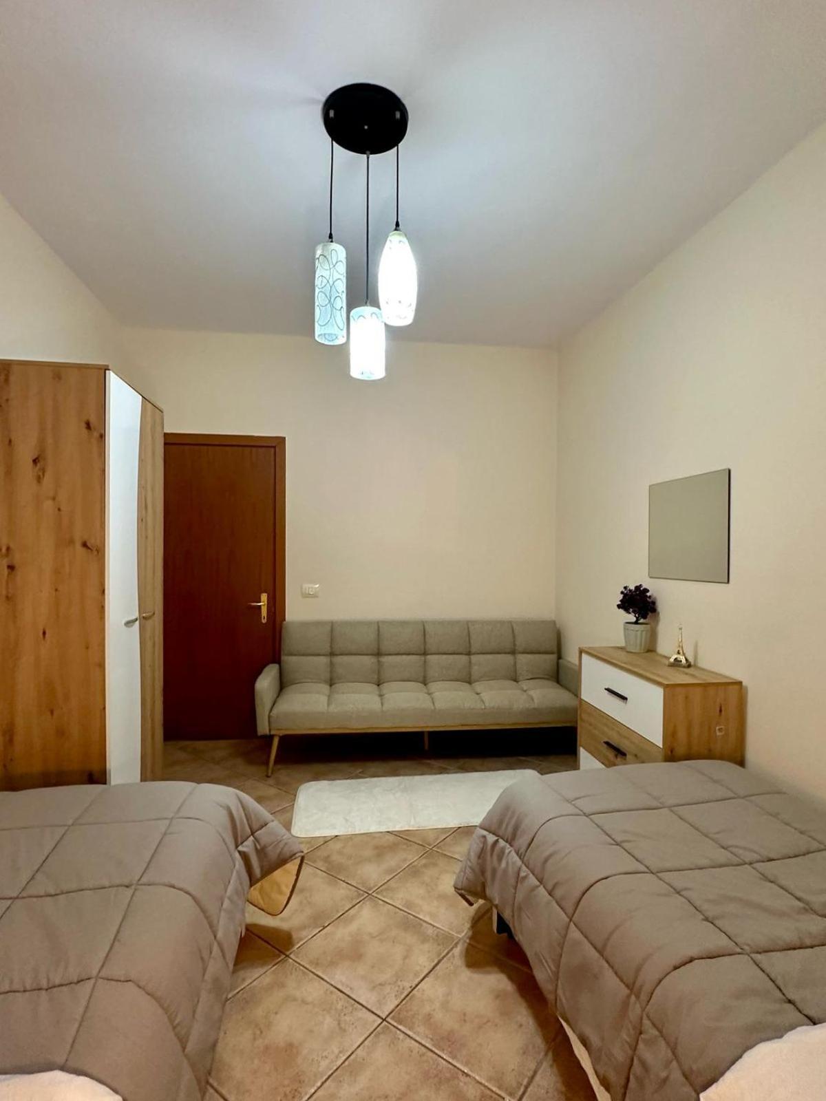 Square Apartment *